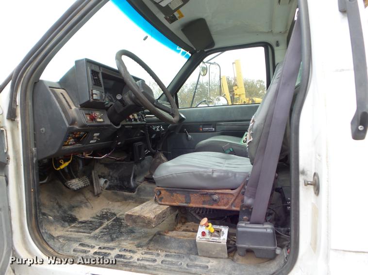 image for item DA5195 1995 GMC TopKick digger derrick truck