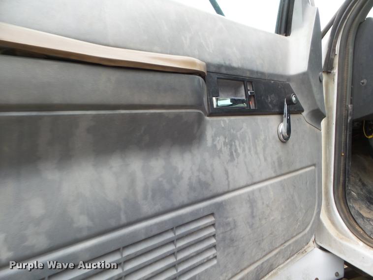 image for item DA5195 1995 GMC TopKick digger derrick truck