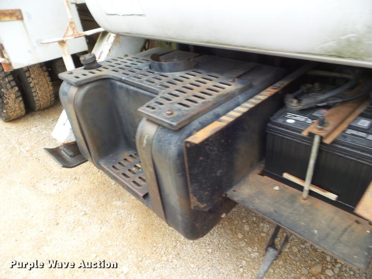 image for item DA5195 1995 GMC TopKick digger derrick truck