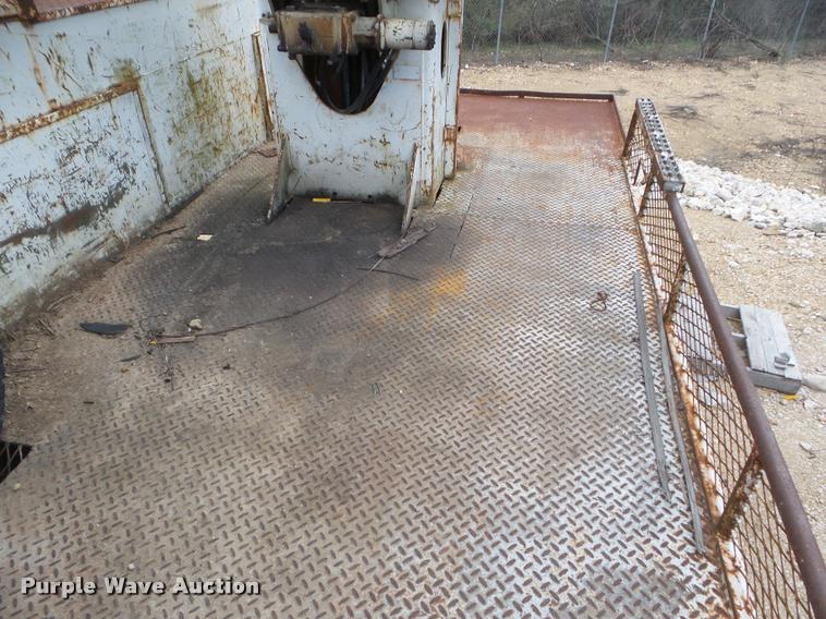 image for item DA5195 1995 GMC TopKick digger derrick truck