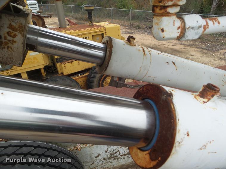 image for item DA5195 1995 GMC TopKick digger derrick truck