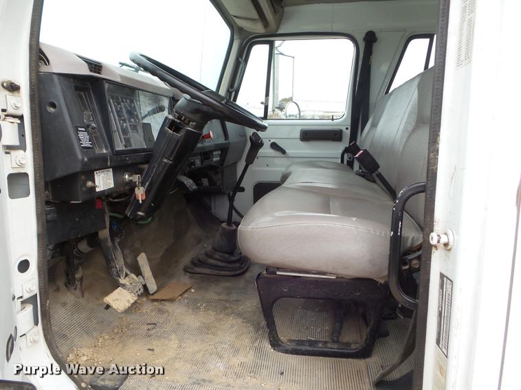 image for item DA5196 1999 International 4700 utility truck