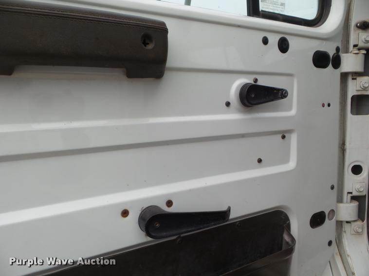 image for item DA5196 1999 International 4700 utility truck