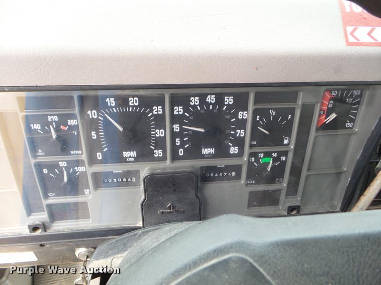 image for item DA5196 1999 International 4700 utility truck