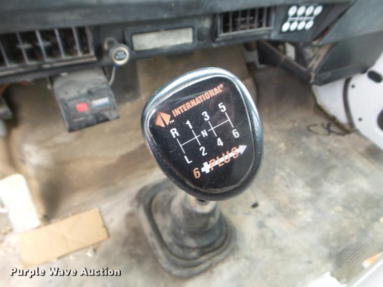 image for item DA5196 1999 International 4700 utility truck