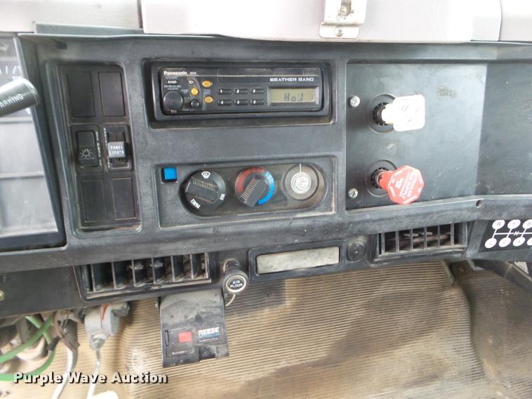 image for item DA5196 1999 International 4700 utility truck