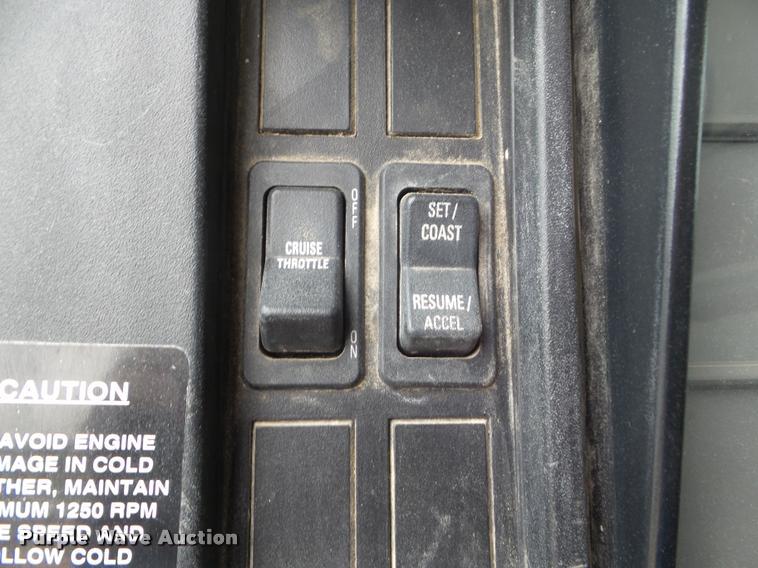 image for item DA5196 1999 International 4700 utility truck