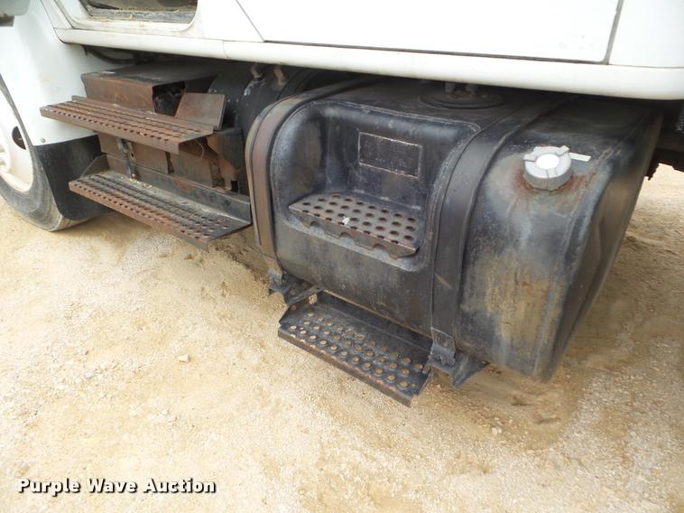 image for item DA5196 1999 International 4700 utility truck