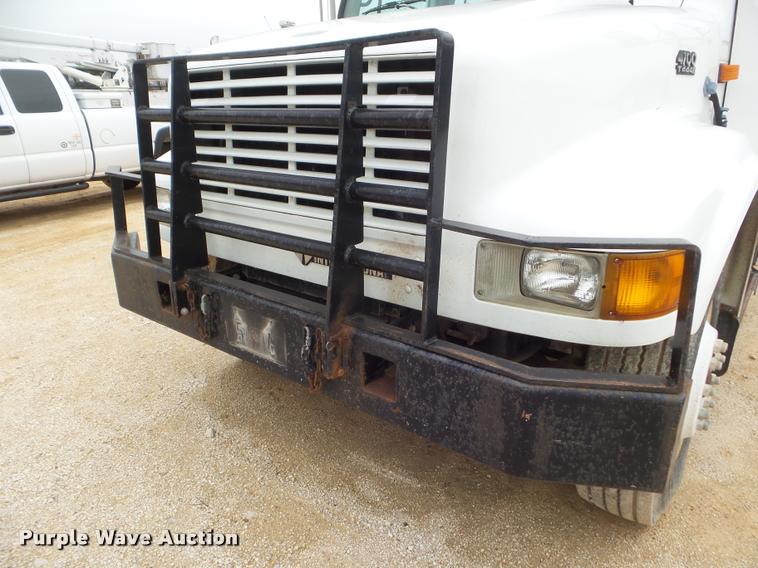 image for item DA5196 1999 International 4700 utility truck