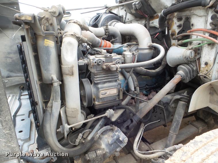 image for item DA5196 1999 International 4700 utility truck