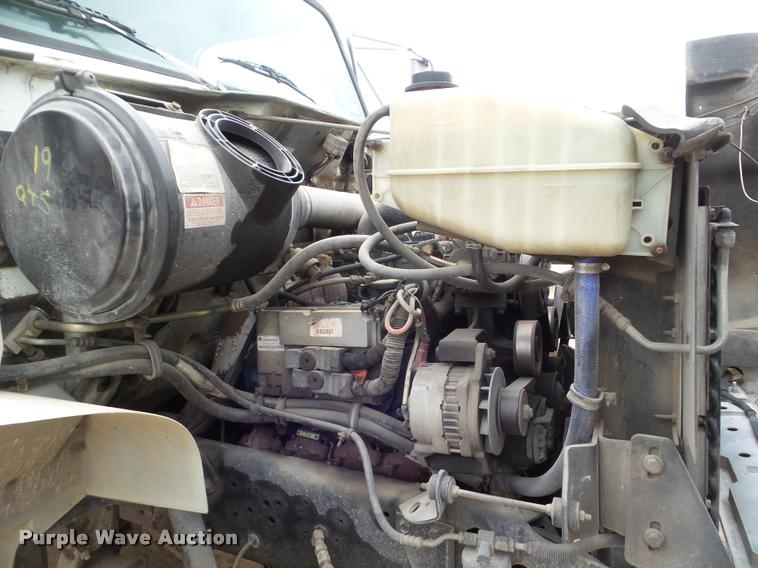 image for item DA5196 1999 International 4700 utility truck