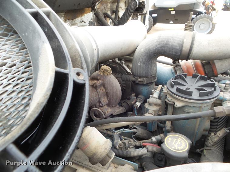 image for item DA5196 1999 International 4700 utility truck