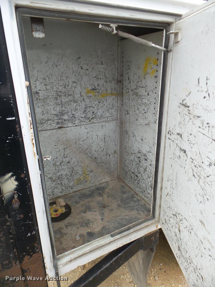 image for item DA5196 1999 International 4700 utility truck