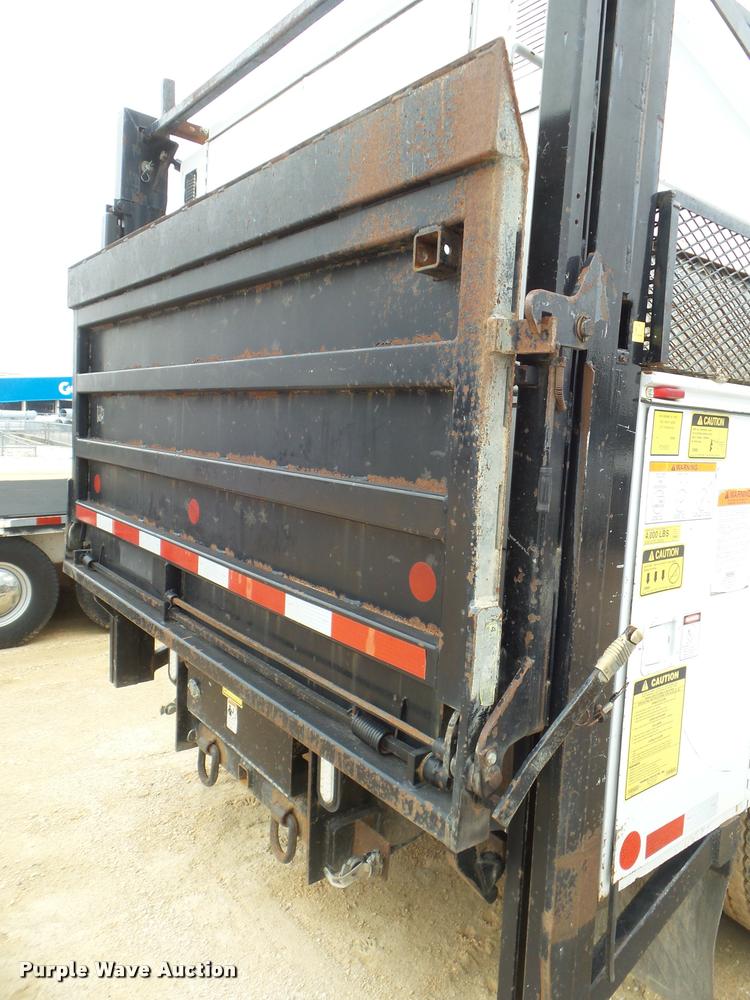 image for item DA5196 1999 International 4700 utility truck