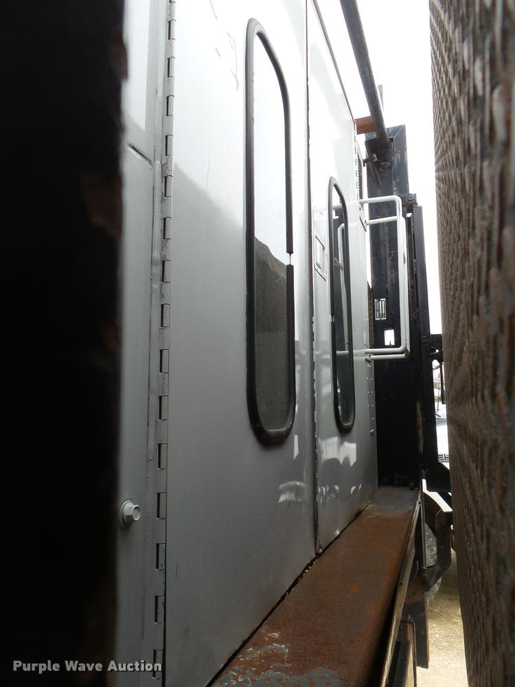 image for item DA5196 1999 International 4700 utility truck