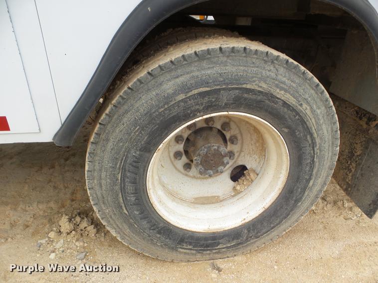 image for item DA5196 1999 International 4700 utility truck