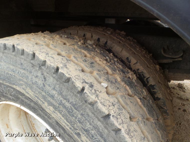 image for item DA5196 1999 International 4700 utility truck