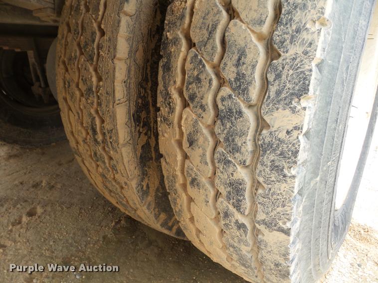 image for item DA5196 1999 International 4700 utility truck