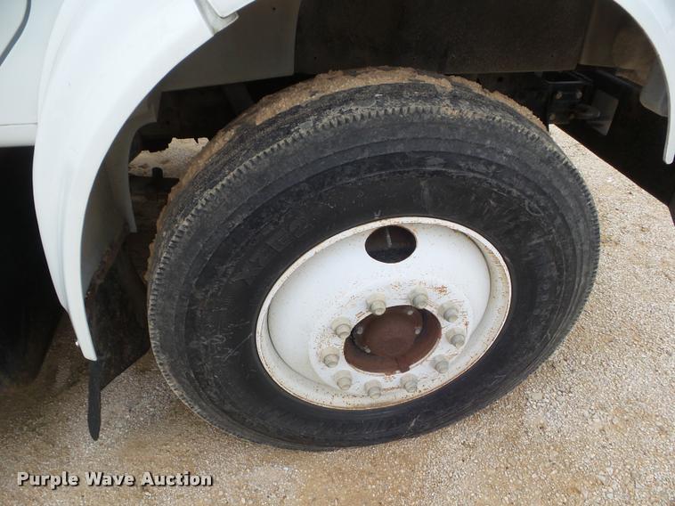 image for item DA5196 1999 International 4700 utility truck