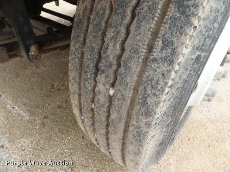 image for item DA5196 1999 International 4700 utility truck