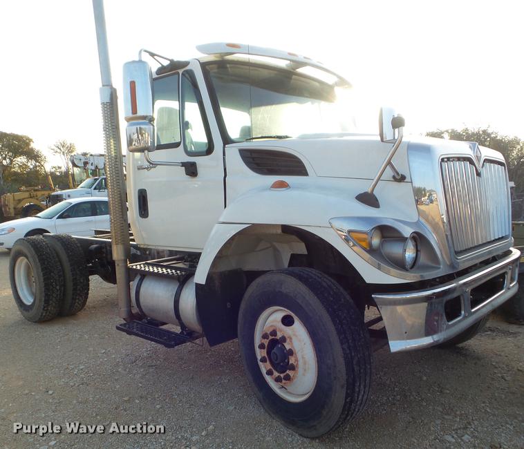 image for item DA5197 2008 International 7400 truck chassis