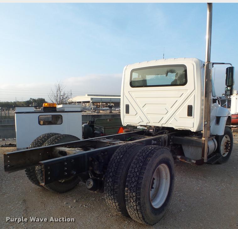 image for item DA5197 2008 International 7400 truck chassis