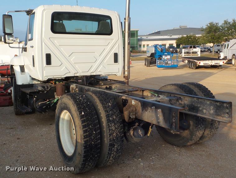 image for item DA5197 2008 International 7400 truck chassis