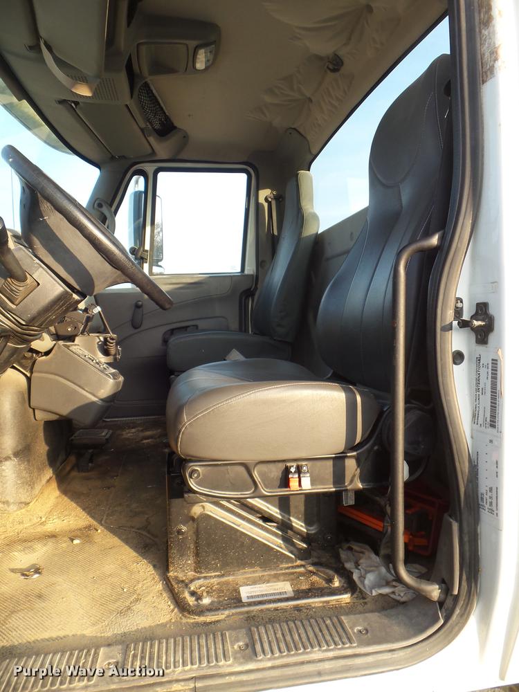 image for item DA5197 2008 International 7400 truck chassis