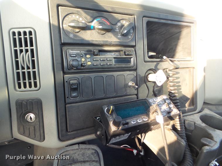 image for item DA5197 2008 International 7400 truck chassis