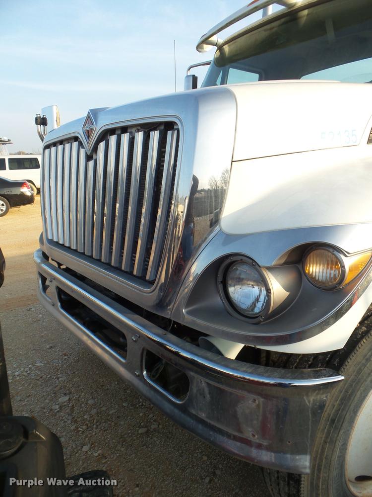 image for item DA5197 2008 International 7400 truck chassis