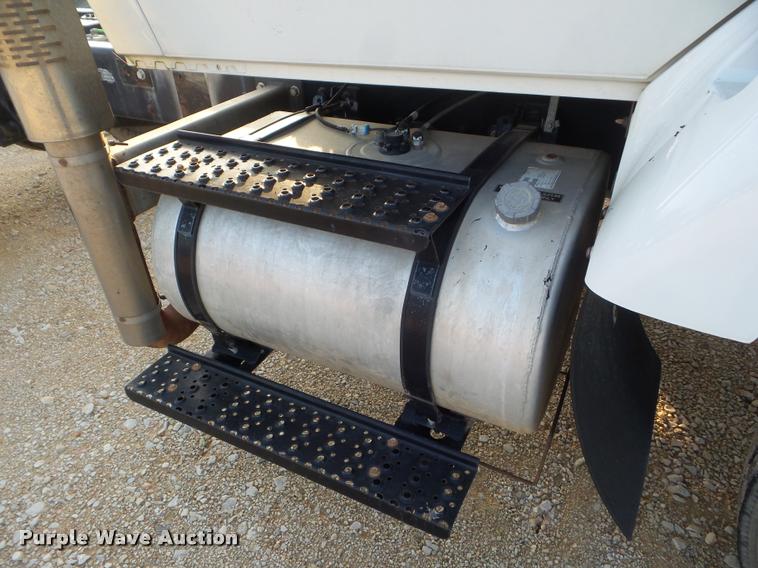 image for item DA5197 2008 International 7400 truck chassis