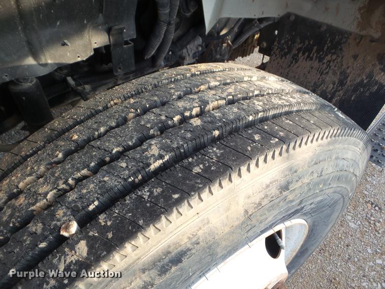 image for item DA5197 2008 International 7400 truck chassis