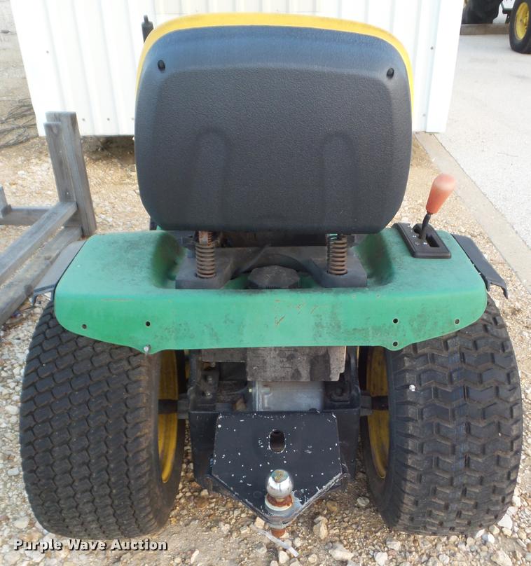 image for item DA5202 1996 John Deere GT262 lawn mower
