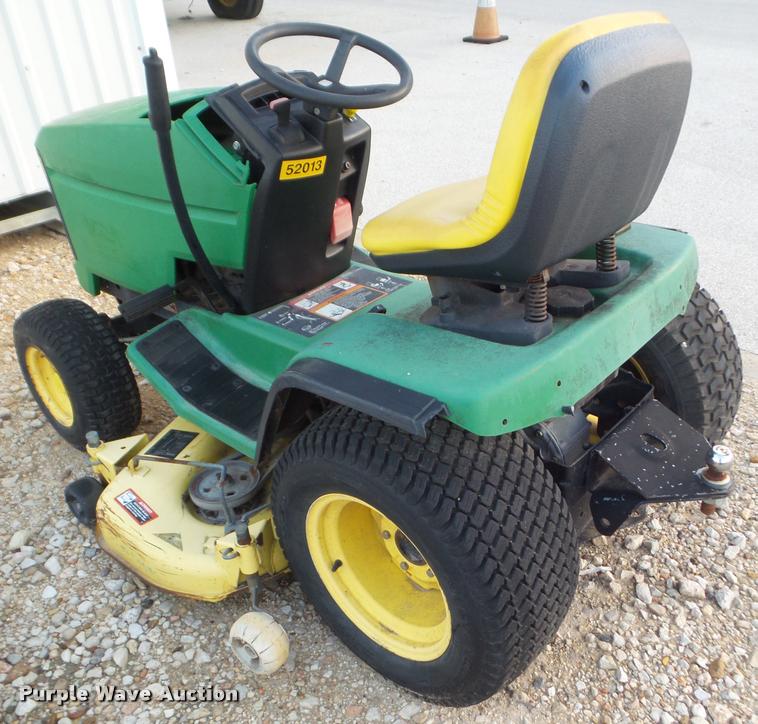 image for item DA5202 1996 John Deere GT262 lawn mower