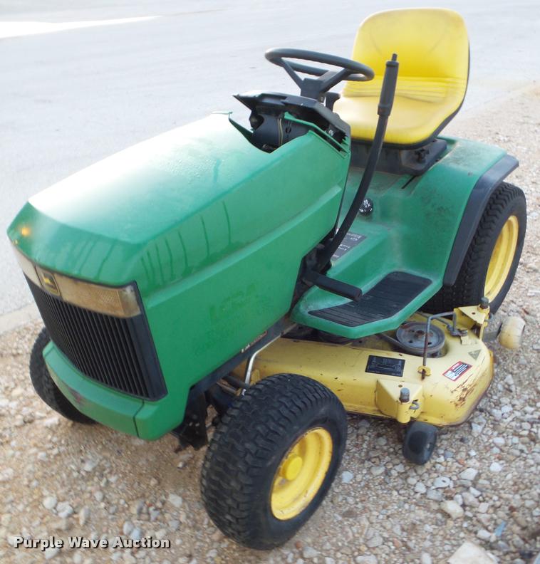 image for item DA5202 1996 John Deere GT262 lawn mower