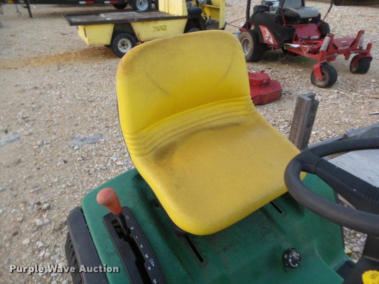 image for item DA5202 1996 John Deere GT262 lawn mower