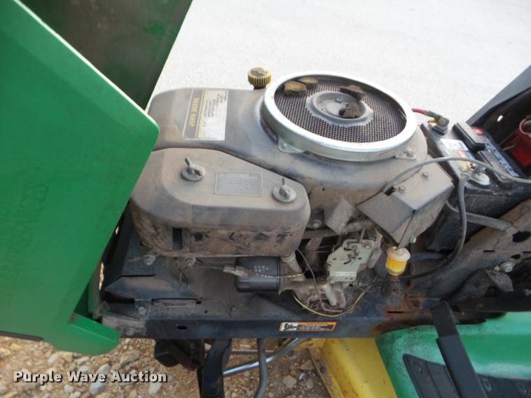 image for item DA5202 1996 John Deere GT262 lawn mower