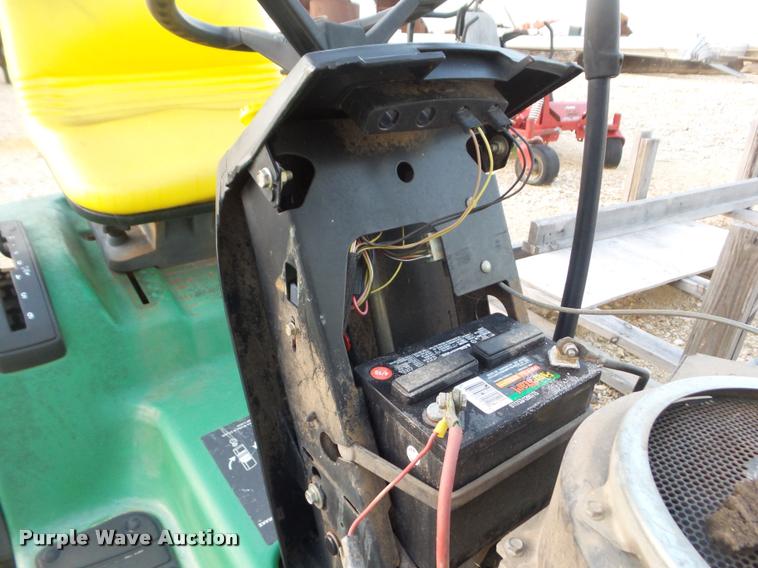 image for item DA5202 1996 John Deere GT262 lawn mower