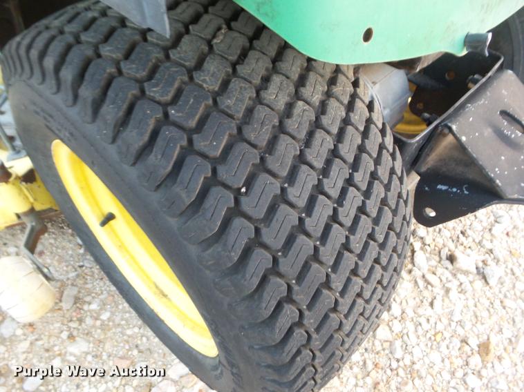 image for item DA5202 1996 John Deere GT262 lawn mower