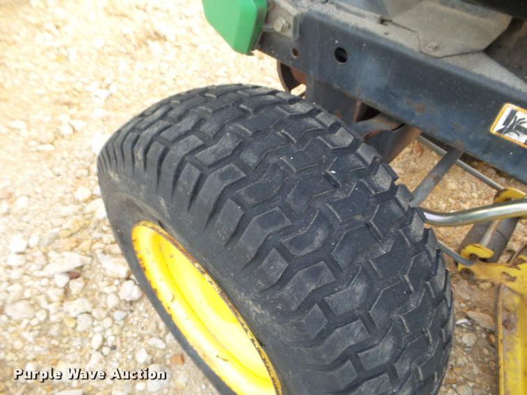 image for item DA5202 1996 John Deere GT262 lawn mower