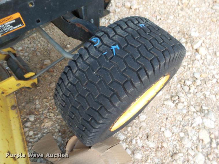 image for item DA5202 1996 John Deere GT262 lawn mower