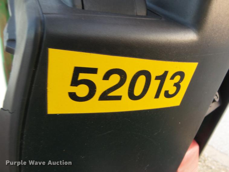 image for item DA5202 1996 John Deere GT262 lawn mower