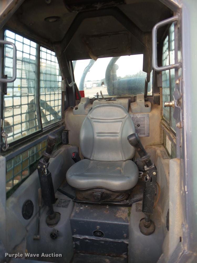 image for item DA5203 2004 Gehl SL7810 DXT skid steer