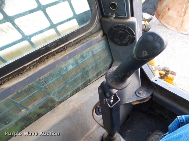 image for item DA5203 2004 Gehl SL7810 DXT skid steer