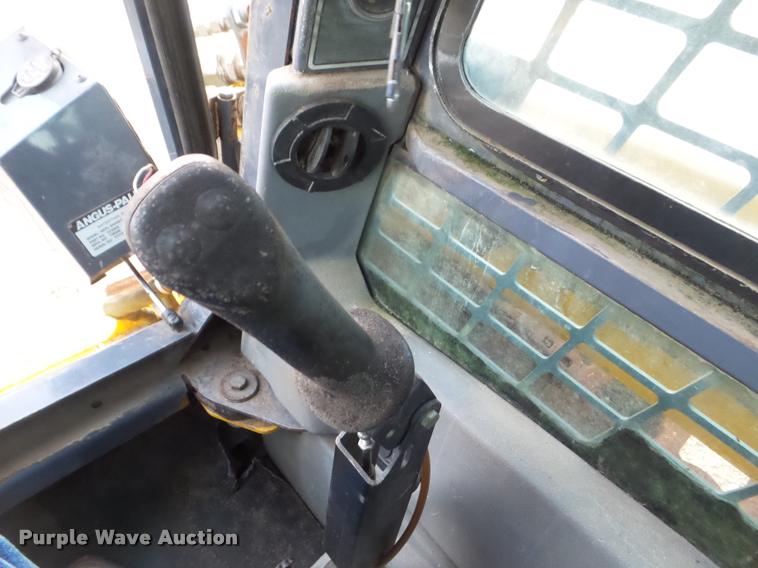 image for item DA5203 2004 Gehl SL7810 DXT skid steer