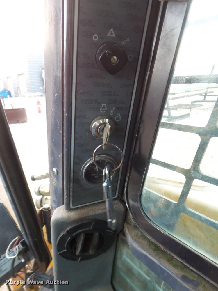 image for item DA5203 2004 Gehl SL7810 DXT skid steer