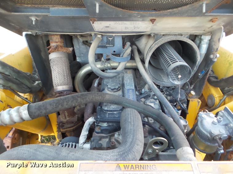 image for item DA5203 2004 Gehl SL7810 DXT skid steer