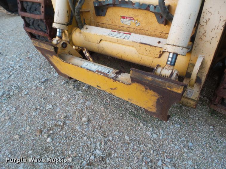 image for item DA5203 2004 Gehl SL7810 DXT skid steer