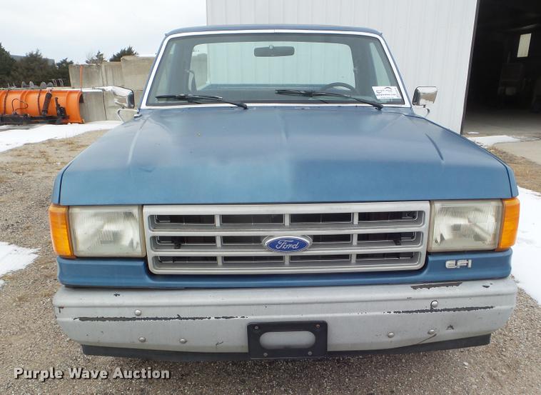 image for item DA5216 1989 Ford F150 pickup truck