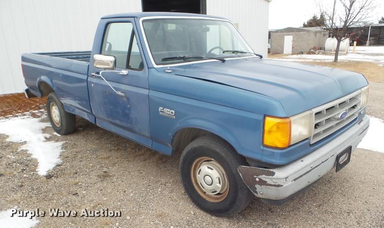 image for item DA5216 1989 Ford F150 pickup truck